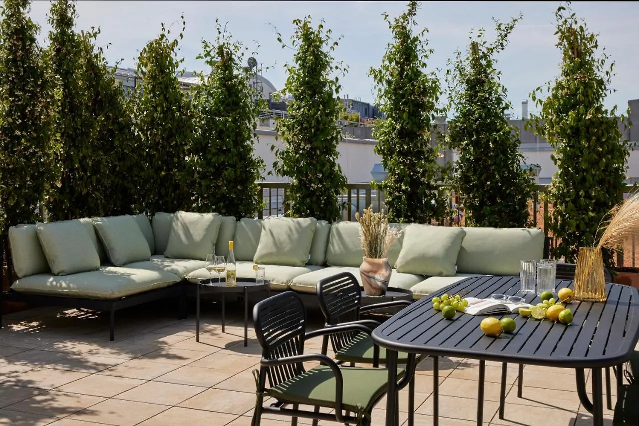 Schwan Locke Hotel Munich