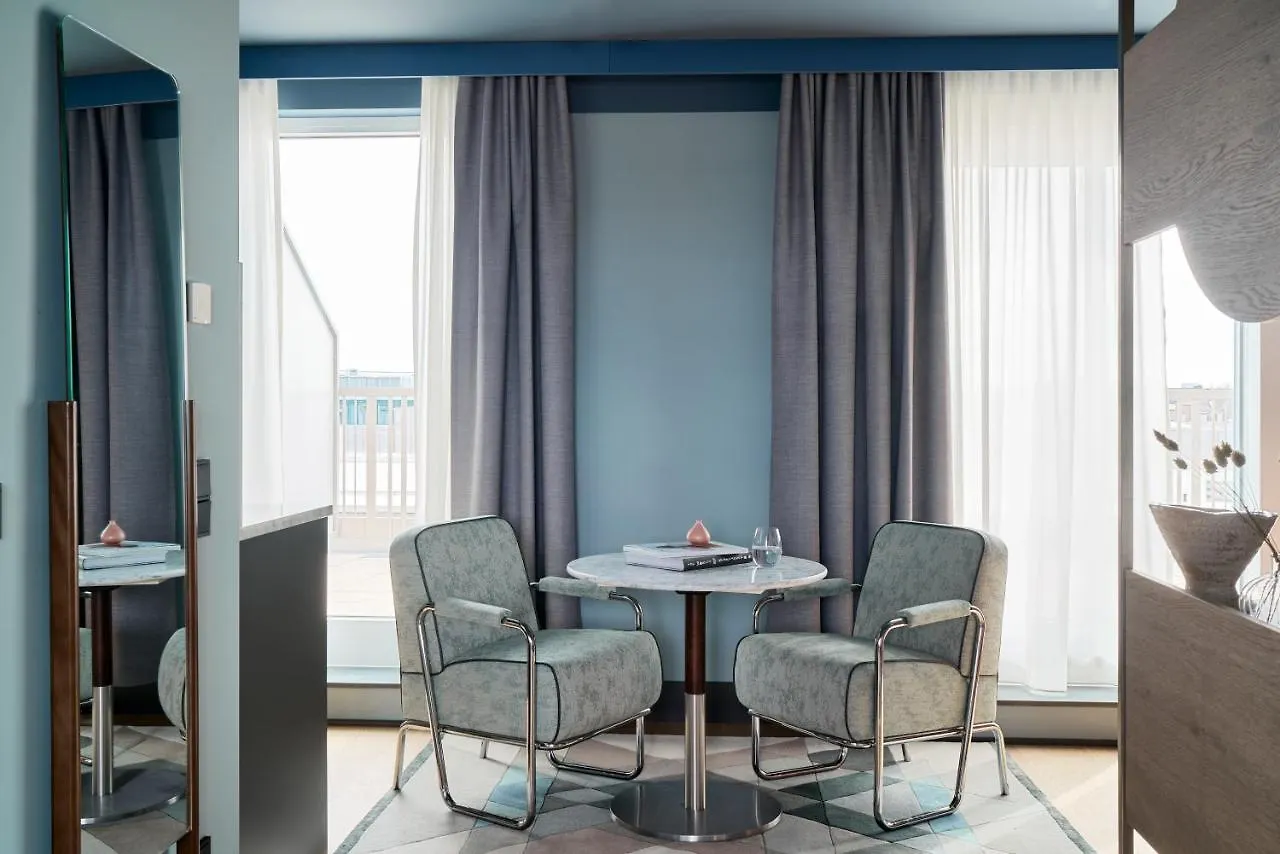 Schwan Locke Hotel Munich