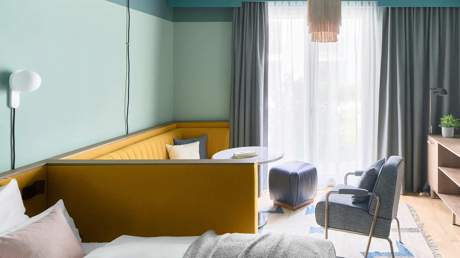Schwan Locke Hotel Munich