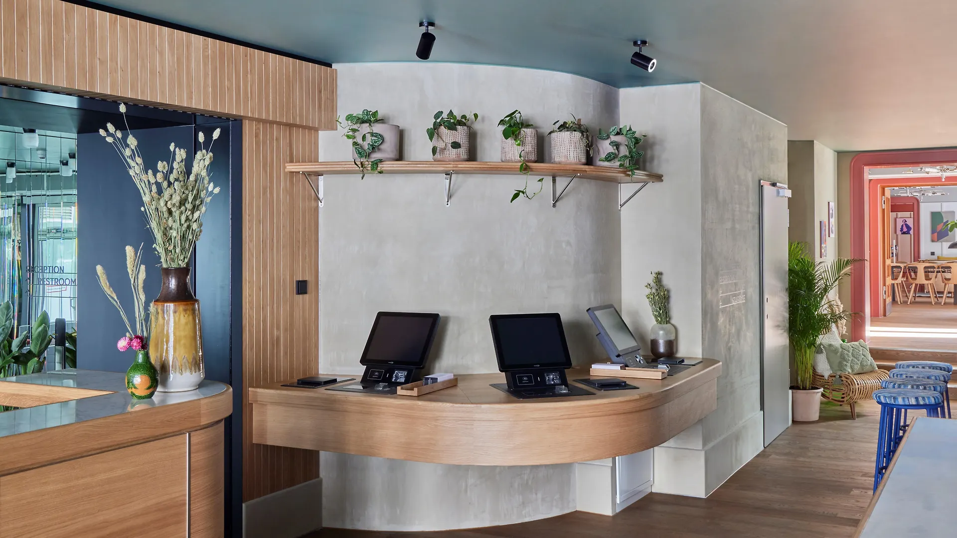 Schwan Locke Hotel Munich