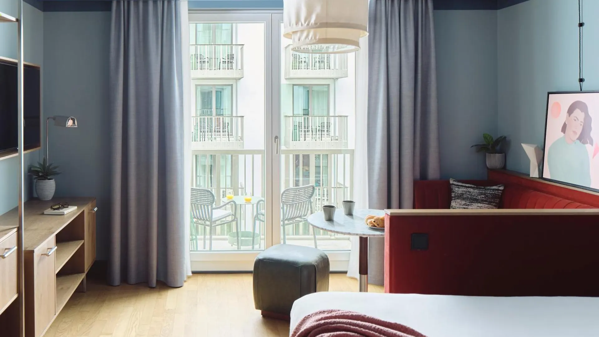 Schwan Locke Hotel Munich