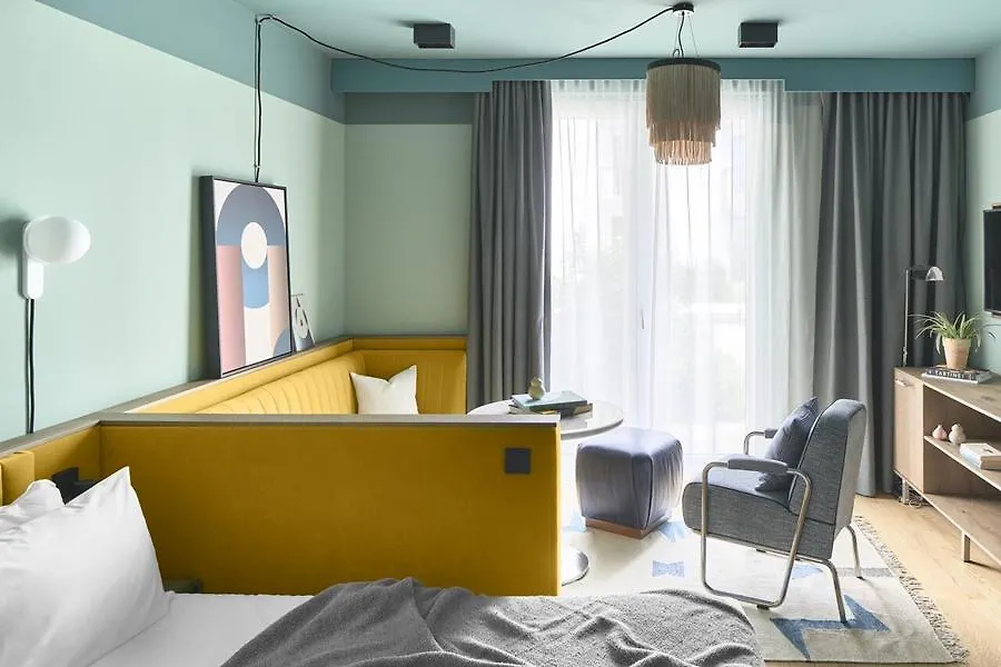 Schwan Locke Hotel München